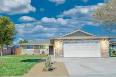 Image de Fun Family Home Minutes to Beach and Legoland with Huge Backyard with Playground