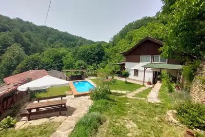 Image de Balkans Serendipity - Forest View, Pet friendly Chalet with a garden