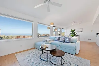 Image de Perch - West Beach Point: Panoramic view home w/Hot Tub! Pet Friendly!