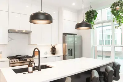 Image de Rooftop City Views + Firepit • BeltLine Access • 3br Townhome • Private Garage