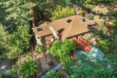 Image de Relaxing redwood forest home with hot tub and sauna at Lagunitas Creek