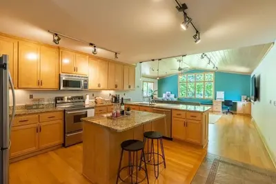 Image de Relaxing Neighborhood Close To Trails, Parks, Lakes, Shops, Restaurants & More!