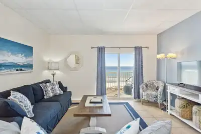 Image de Seaside Serenity on beach. 5star housekeeper coffee bar, new paint decor. Free⛱️