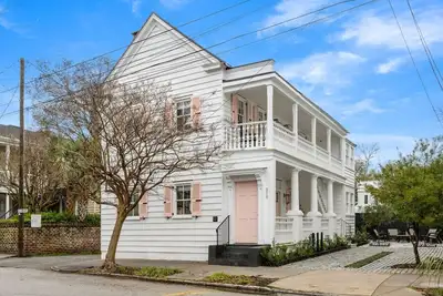 Image de Beautiful Historic Charleston Home