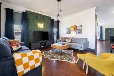 Image de 3 Bedroom Home - 10 Min. to Downtown