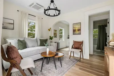 Image de 1910 Calvert - Unit C 2br