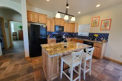 Image de New home with stunning Organ Mt. views! Paradise for hikers and nature lovers.