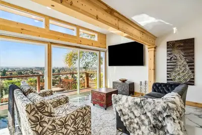 Image de Stunning Views 3b 3b Silicon Valley Executive Home\n\n