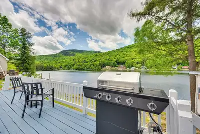 Image de Peaceful Stark Cottage w\/ Deck on South Ponds!