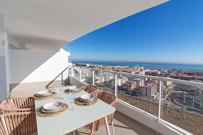 Image de Global Properties: Modern two-terrace flat with sea and mountain views