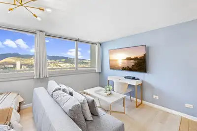 Waikiki Beach 41 Fl 1br Condo