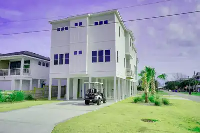 Image de Bohemian Bliss by the Beach: Townhome w/ 5-min Walk to Beach & Free Golf Cart!