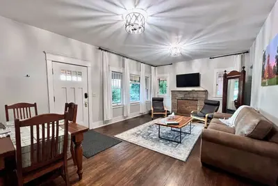 Image de Relaxing Historic Home in Downtown Pet Friendly