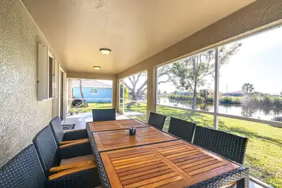 Image de Canal-Front Cape Coral Home w/ Fire Pit, By Beach!