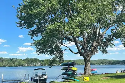 Image de Ray of Sunshine Berkshire Home on Pontoosuc Lake