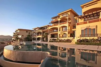 Image de Beautiful villa in Rancho Paraiso with great views of Cabo San Lucas.