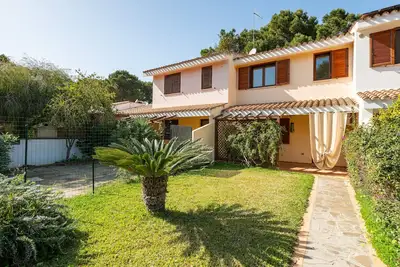 Image de Maison de vacances 'Sole E Mare' avec terrasse privée, jardin privé et climatisation