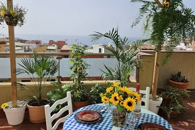 Image de Appartement de vacances 'Ático Alcala Bella Vista' avec vue sur mer, balcon et Wi-Fi