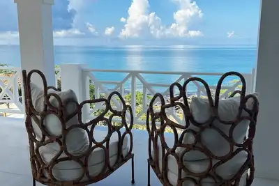 Image de Avita Villa - Pristine newly renovated villa with breathtaking views.