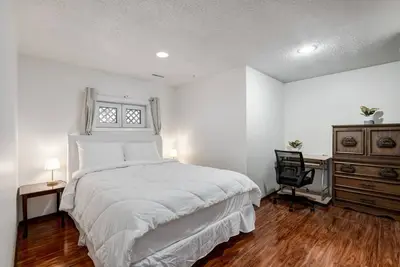 Image de Simplistic 2br Suite near Nose Hill & Airport