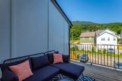 Image de Basecamp - a Pmi Scenic City Vacation Rental