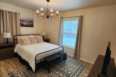 Image de Provo Home! Close to Byu, Downtown Provo, 10 mins from Utah Valley University.