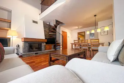 Image de Dúplex con Encanto en Puigcerdà: ¡Un Lugar Único!