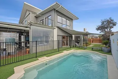 Image de Coastal Retreat with Pool