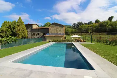 Image de Ancien moulin de campagne à environ 12 km de la ville d'Arezzo, piscine privée et clôturée idéale po