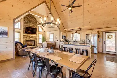 Image de Cabin w/ Hot Tub & Sauna: 5 Mi to Dtwn Blue Ridge!