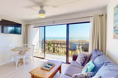Image de Modern Oceanfront Condo | Steps to Beach & Boardwalk | Pool, Elevator, Private Beach Access