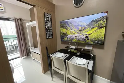 Image de 1 Br Fully Furnished Condo in Makati with Pool and Parking - Red Residences 1131