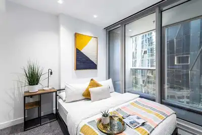 Image de A Lovely Apt Right Next to Southern Cross Station