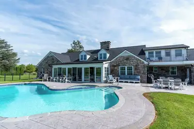 Image de This house is a 4 bedroom(s), 3 bathrooms, located in Honey Brook, Pa.
