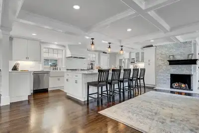 Image de Luxury Stay in an Expansive Historical Home