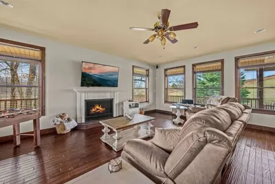 Image de Peaceful Riverfront Cottage w\/Firepit + Grill + Hammock and Outdoor Seating