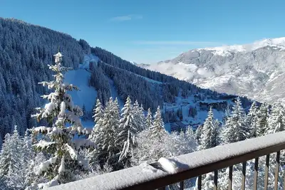 Image de Fabulous 2 Bedroom Ski In / Out Apartment with West facing balcony