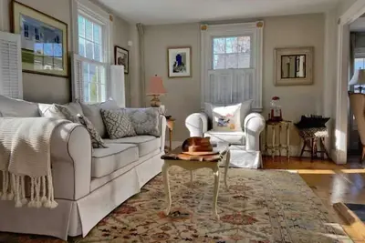 Image de Ideal Historic Home in Essex Village