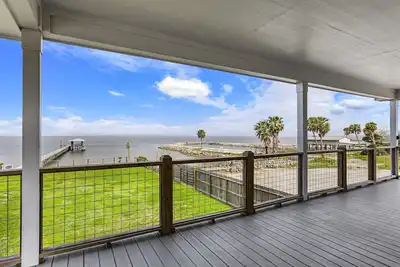 Image de 2 Lodge Combo - Sleeps 30 w/Pool + Private Pier
