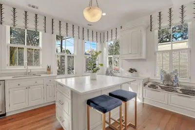 Image de Luxurious Savannah Oasis in Unbeatable Location by Lucky Savannah