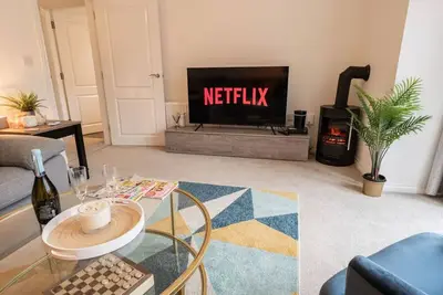 Image de Stylish Detached Upton Home | Sleeps 8 | Parking