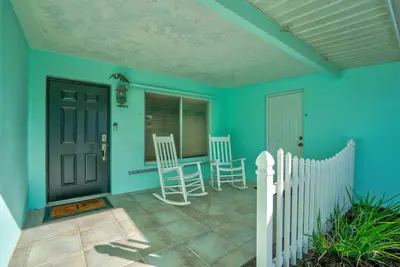 Image de Cozy Paradise by the Ocean. Quick walk to the beach.