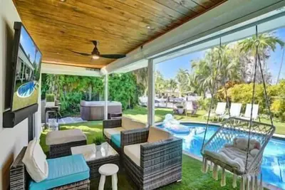 Image de 5 Br on Water, Heated Pool, Jacuzzi, Boat Avail