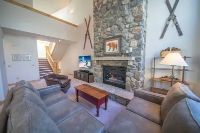 Image de Walk to ski slopes! Private hot tub and garage!