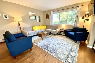 Image de Stylish 3-Bedroom 1 Mile from Downtown & Michigan Stadium w/ Free Parking