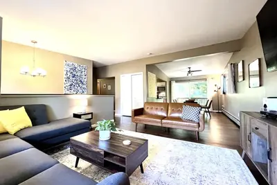 Image de Cozy 3-Bedroom 1 Mile to Downtown & Michigan Stadium w/ Free Parking
