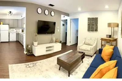 Image de Stylish 2br in Historic WaterHill / Walk to Downtown & The Big House