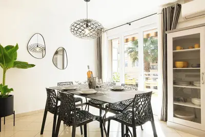 Image de Superbe appartement 55 m2, hyper centre, vue mer. Plage à 30 métres, Classé 3*