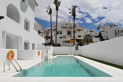 Image de Groundfloor apartment with big terrace and swimming pool in central Puerto Banus
