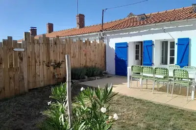 Image de Plage et commerces à pieds. Gîte Maria